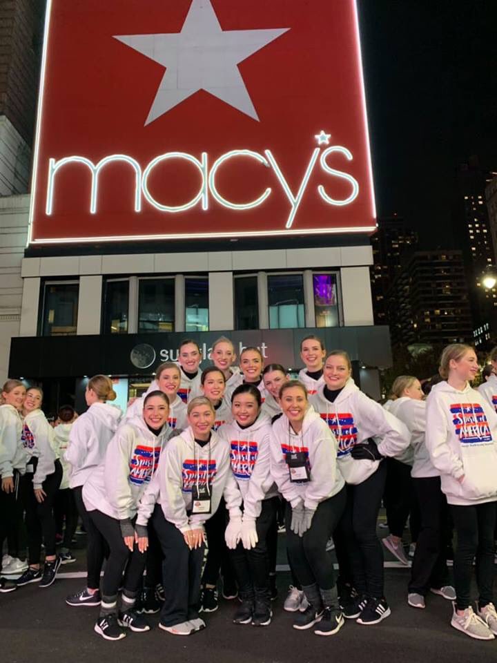PSHSPlanoettes's tweet photo. Some of our seniors in NY for the Macy’s Parade! Watch for them Thursday!!!! ❤️❤️❤️ @PSHSWildcats https://t.co/vrOn8ezVbf