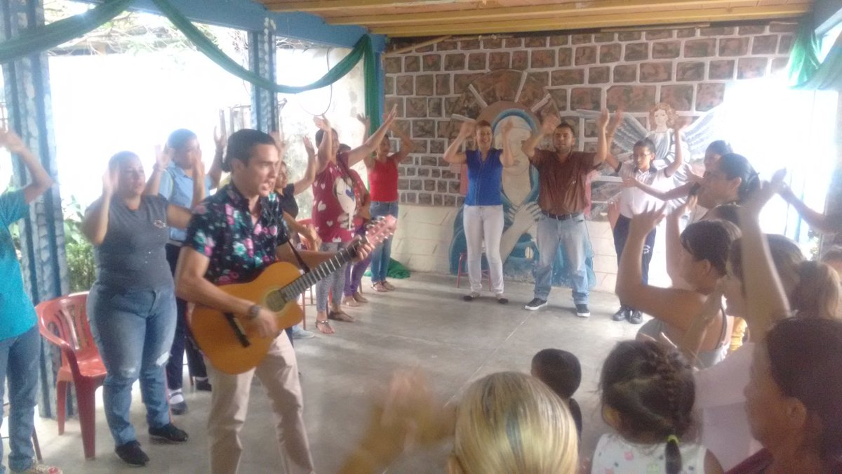 Día exitoso, hoy se realizó la celebración del día de la alimentación y el abrazo en familia, con villancicos, dinámicas y refrigerios 😁😘 <a href="/charlychaves/">Charly Rojas Chaves</a>  <a href="/clifmgarciahevi/">CLIF MUNICIPIO GARCÍA DE HEVIA LA FRIA-TÁCHIRA</a>  @psuvaristobulo @MPPEDUCACION  <a href="/EeTachira/">Especial Tachira</a> <a href="/especialmppe/">Dir. General de Educ. Especial</a>