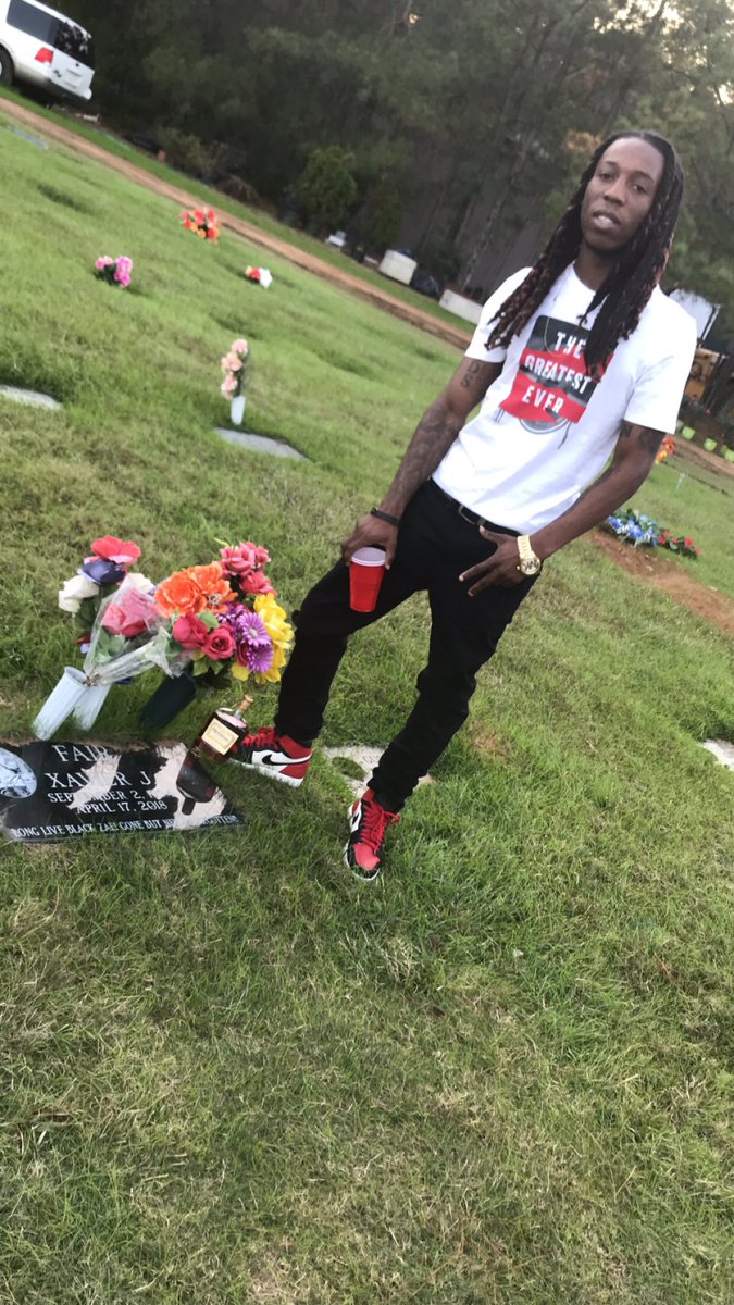 Clj_1's tweet photo. I would give everything just to have my homie with me on my birthday yesterday. But eff it I brought the party to him. #LLZAE #happy24thtome https://t.co/pcPqFyJSTr