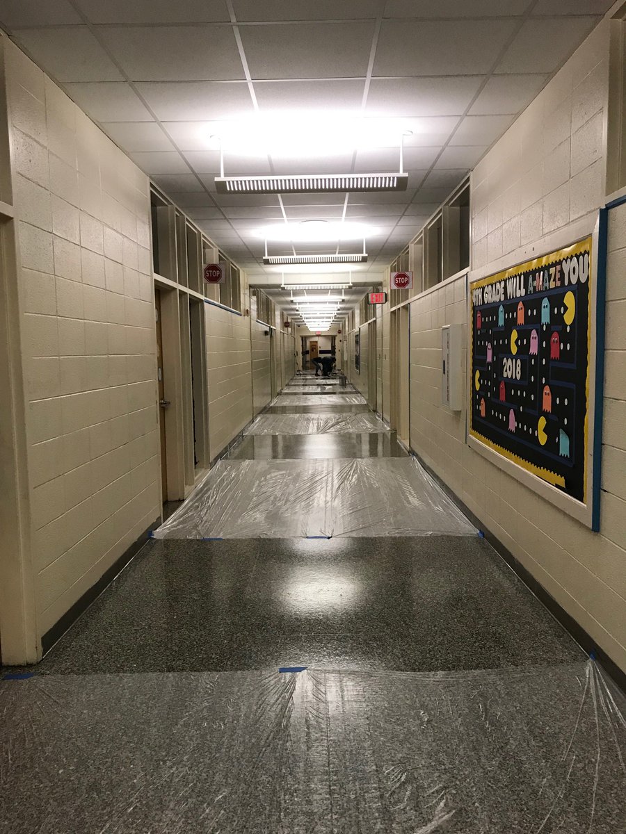 AkzoNobelUS's tweet photo. Alumni Strong: On Saturday, volunteers from #AkzoNobel helped paint the 3rd-5th grade hallway at @FairviewGCSNC in the schools colors. Akzo employees/school alumni suggested that our site partner w/ the school. Check out the great work.
#communityprogram #ColorChangesThings https://t.co/pNCRG7kMTB