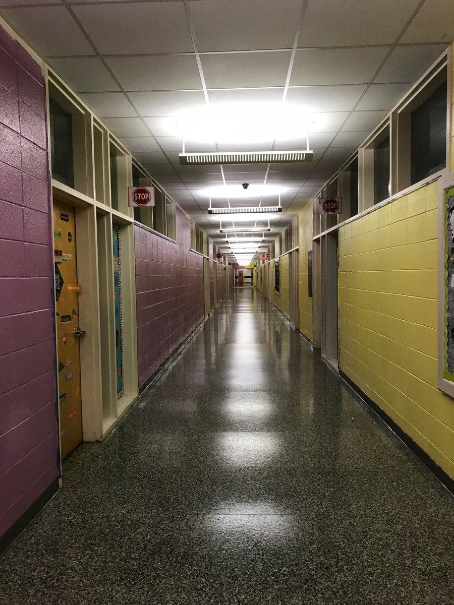 AkzoNobelUS's tweet photo. Alumni Strong: On Saturday, volunteers from #AkzoNobel helped paint the 3rd-5th grade hallway at @FairviewGCSNC in the schools colors. Akzo employees/school alumni suggested that our site partner w/ the school. Check out the great work.
#communityprogram #ColorChangesThings https://t.co/pNCRG7kMTB