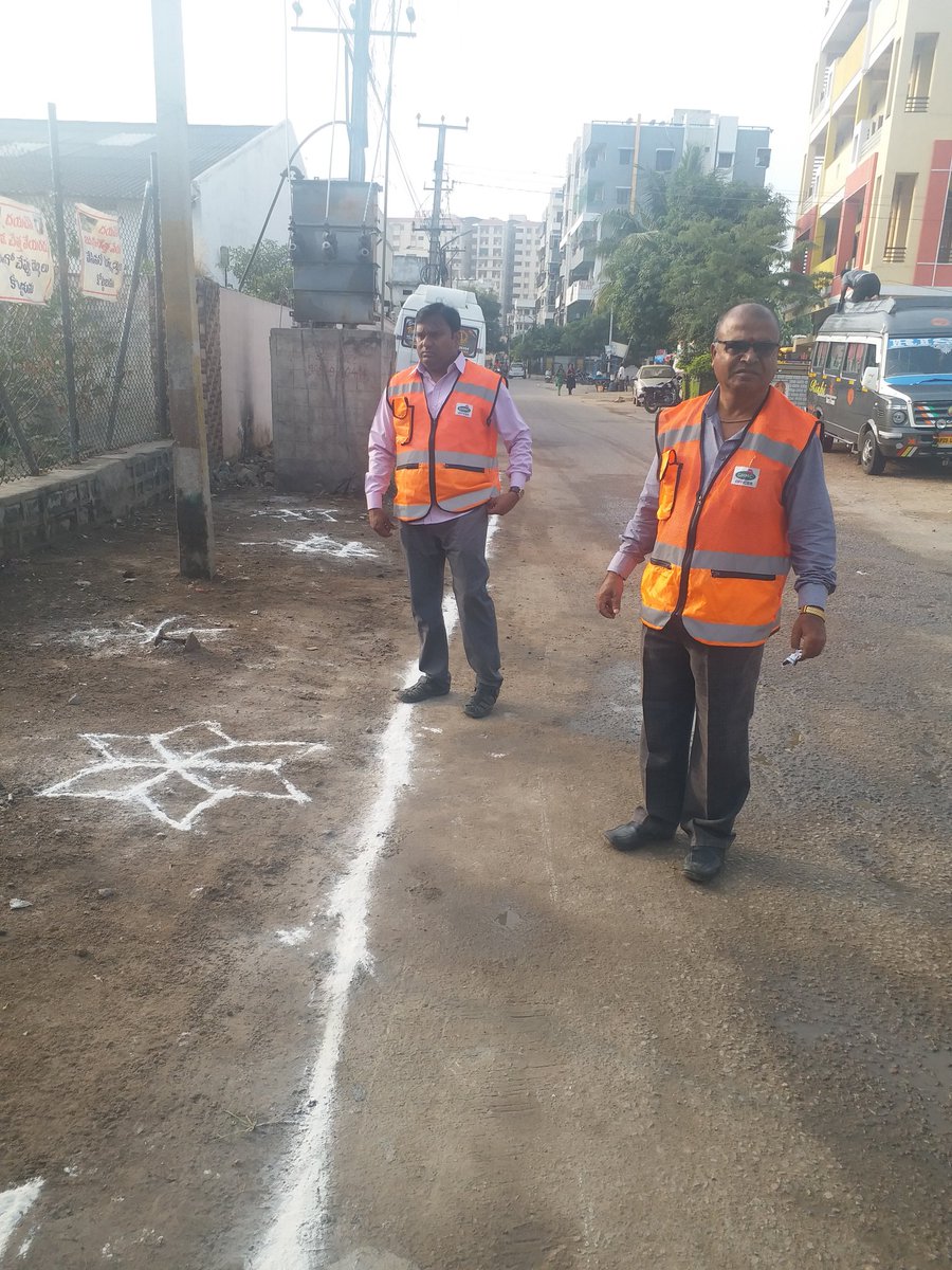 AmohLb's tweet photo. @GHMCOnline @CommissionrGHMC Beautification of Garbage vulnerable point near Bairamalguda lake bank, Lb nagar, GHMC https://t.co/TQxdJ0qQLE