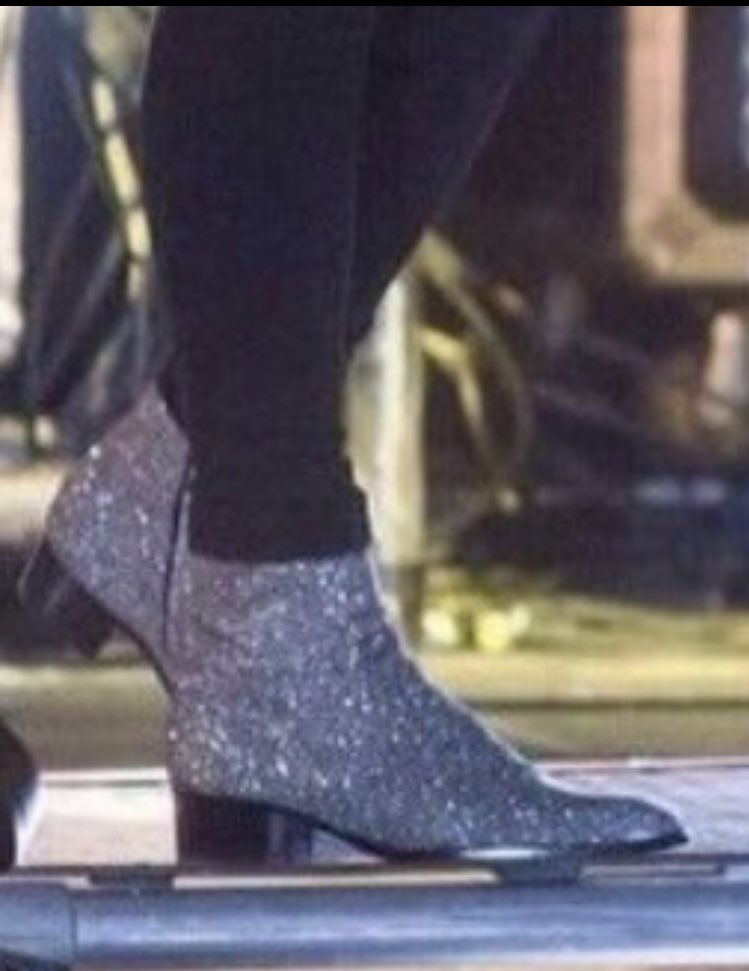 Itsvanenavarro's tweet photo. As soon as I saw these boots I thought of @Luke5SOS and I knew that I had to have them.
Now, whenever I see them, I'll remember you.❤️
@Luke5SOS @5SOS @Ashton5SOS @Calum5SOS @Michael5SOS @shmandeluca #5SOSMadrid #5sosmyt #5sosmx #HappyBirthdayMichaelClifford #MeetYouThereTour https://t.co/wNCTt4W1nI