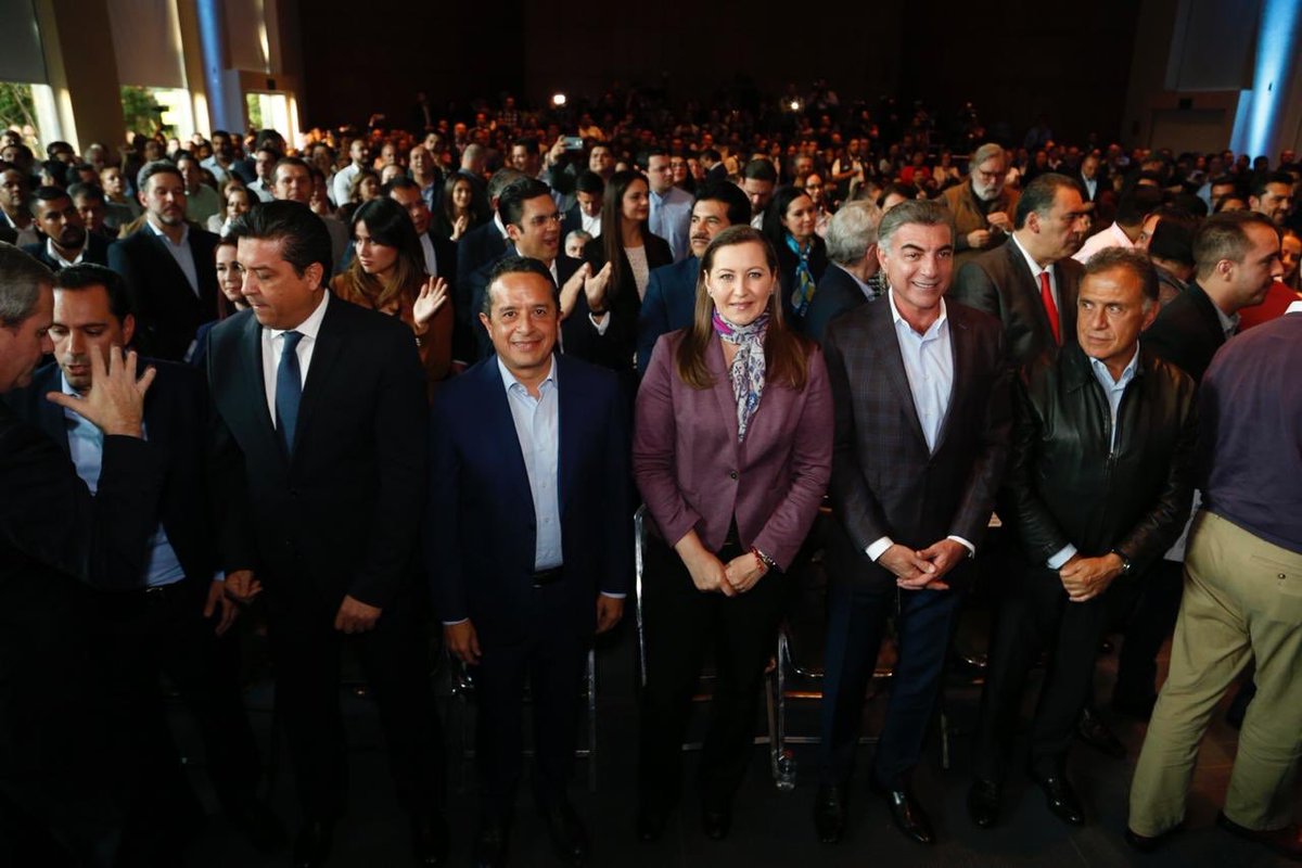 TransicionPue's tweet photo. .@MarthaErikaA ACOMPAÑA A @MarkoCortes EN SU TOMA DE PROTESTA COMO DIRIGENTE NACIONAL DEL PAN https://t.co/WiCsBSaTaz https://t.co/SVaYtpMJ6B
