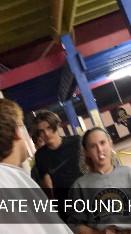 hilda_reyes11's tweet photo. if you know a guy brown hair brown eyes braces was at celebration station today and was wearing all black and cream shoes lmk my friend has been looking for him!:) https://t.co/VJFEMR9SKk
