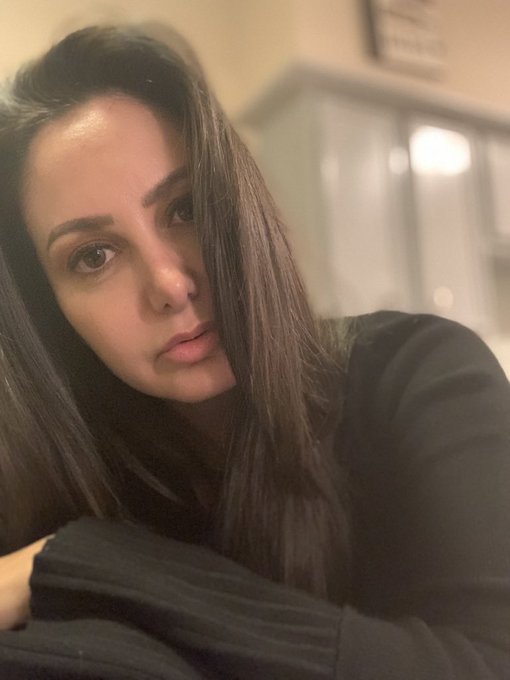 Some girls feel sexier with lighter hair, I definitely did not. However, it was fun and change is good<a href="/tag/happyholidays"class="tags"><span>#happyholidays</span></a><a href="/tag/tuesdayvibe"class="tags"><span>#tuesdayvibe</span></a>