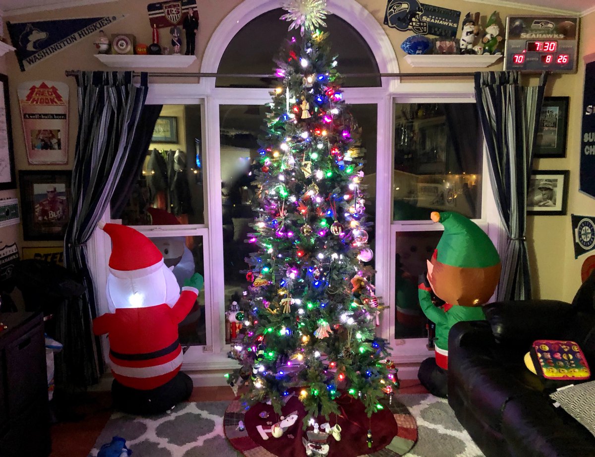 MrHlow's tweet photo. The Harlow's are getting #UltraLit @MrDuganator @Leximus28! 🤣🎄🎅 #MerryChristmas #HappyHolidays https://t.co/HbTSYwi6tJ