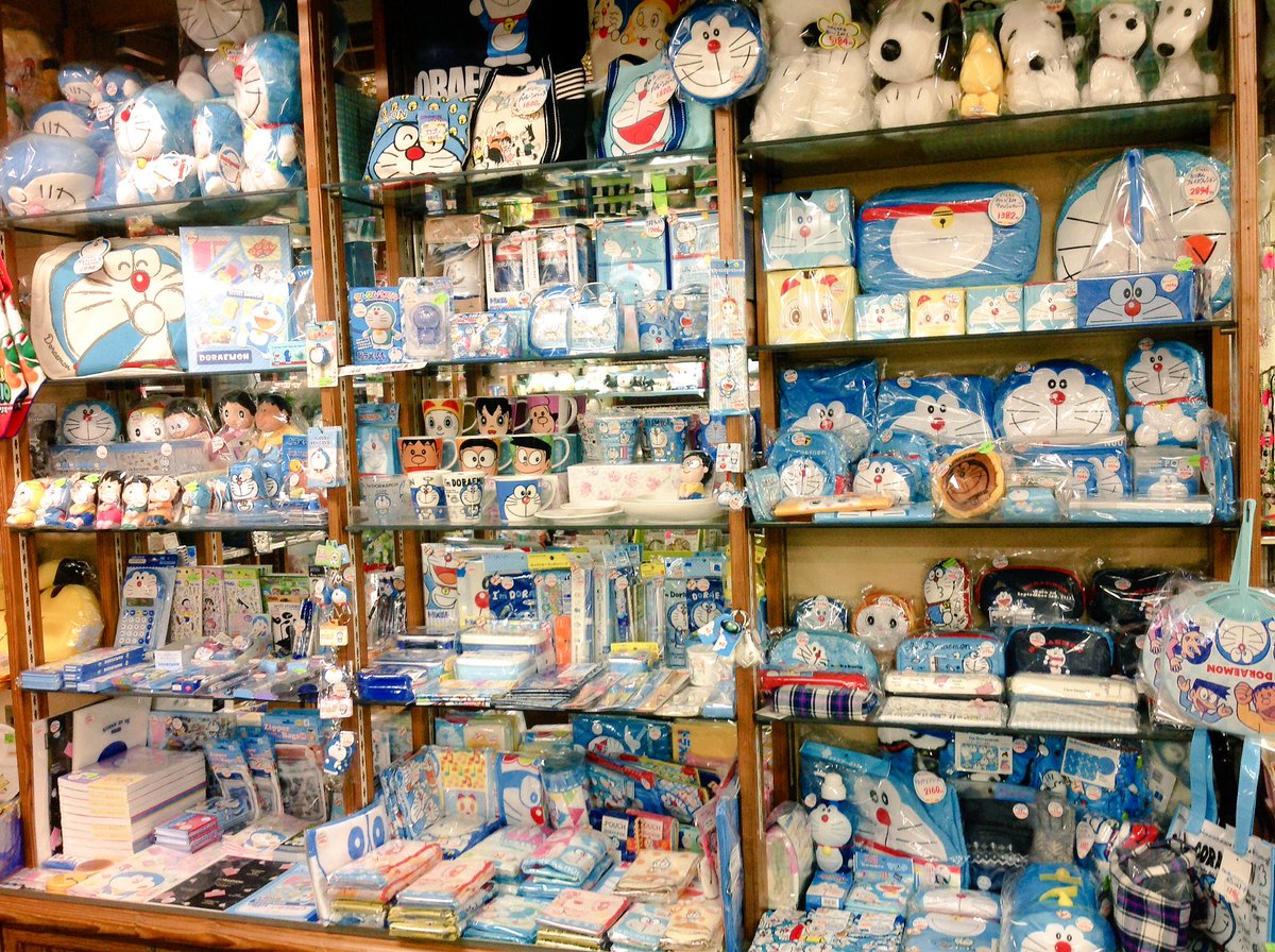 玩具と文具 あさだ Twitterissa 2階 文房具 キャラクター雑貨 ドラえもんのコーナーを拡大しました タオルやポーチなど新商品も入荷しています ステーショナリー ランチ用品などアイテム多数 お店の前では大っきなドラえもんがお出迎え 皆さんのご来店 玩具と文具 あさだ Twitterissa 2階 文房具 キャラクター雑貨 ドラえもんのコーナーを拡大しました タオルやポーチなど新商品も入荷しています ステーショナリー ランチ用品などアイテム多数 お店の前では大っきなドラえもんがお出迎え 皆さんのご来店