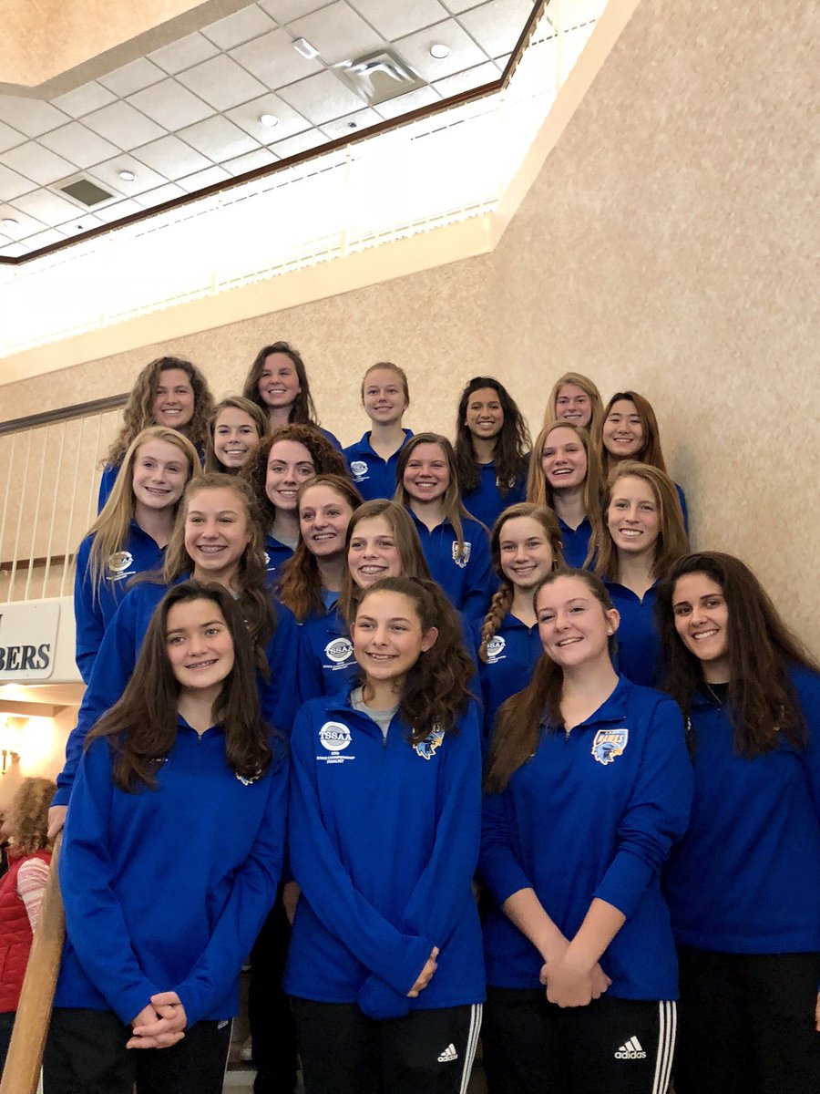 mhmsladyhawks's tweet photo. Lady Hawks and @coachnosaj @mikey_oaks @Portrewa being recognized at the Sumner County Commission meeting tonight. https://t.co/ymUpCEHUif