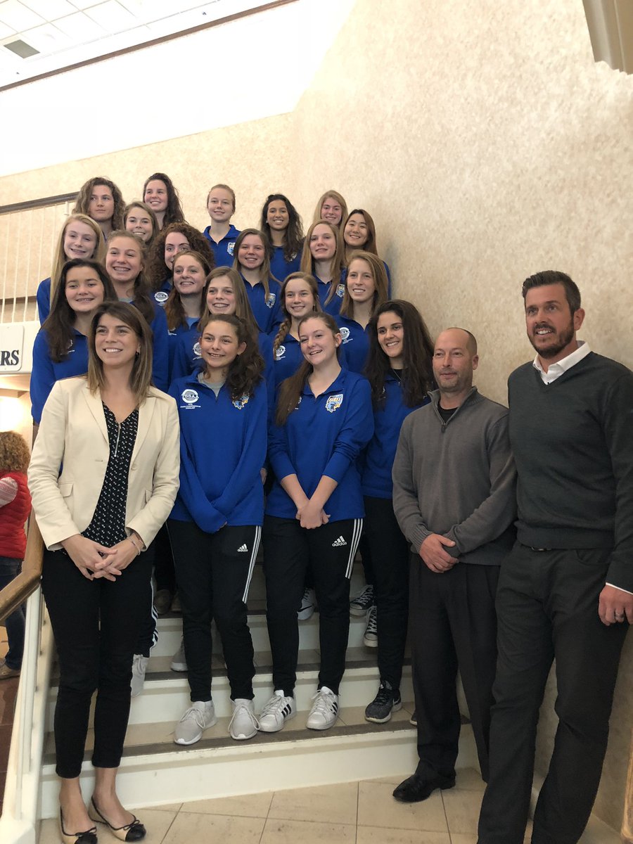 mhmsladyhawks's tweet photo. Lady Hawks and @coachnosaj @mikey_oaks @Portrewa being recognized at the Sumner County Commission meeting tonight. https://t.co/ymUpCEHUif