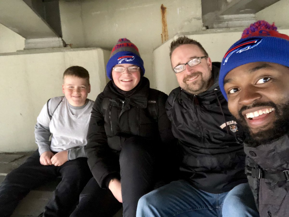 RevEricJohns's tweet photo. Under the bridge with my boys for our first night of our week living with the homeless. https://t.co/MIQwJNQ5Ra