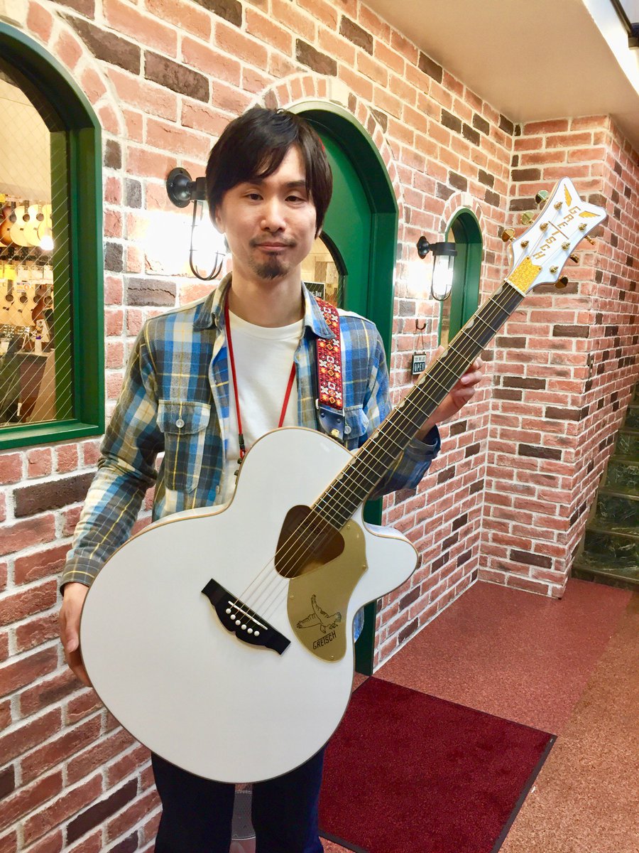 さらに、GRETSCH FESTAに合わせまして、こちらのエレアコも期間限定でレンタル機材に追加致しました！！
”GRETSCH G5022CWFE Rancher Falcon”
ランチャー・ジャンボ・カッタウェイにファルコン・スタイルが融合したフラット・トップのエレアコ！
1ｈ/￥220(税込)でレンタル出来ます！この機会に是非！