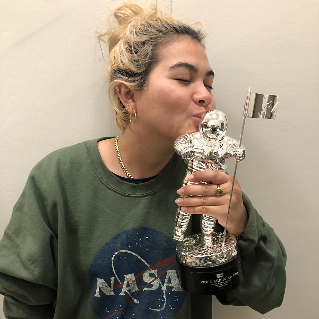 drunkby6ix's tweet photo. voting over 30 times a day was so  worth it, look at how happy she looks! priceless 😭 https://t.co/vkaBrM6HyE