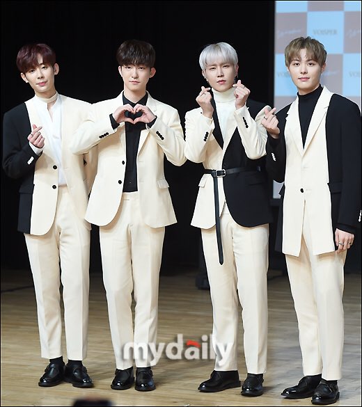 CrushOnVOISPER's tweet photo. 181120 Voisper 1st Full Album Wishes Showcase
cr: My Daily
#๋ณด์ด์คํผ #VOISPER #Wishes #Goodbye_to_Goodbye #์ ๋๊ด #์ ๊ดํธ #๊น๊ฐ์ฐ #๋ฏผ์ถฉ๊ธฐ #Kwangho #Daegwang #Kangsan #Chunggi https://t.co/FpKYwhAHPZ