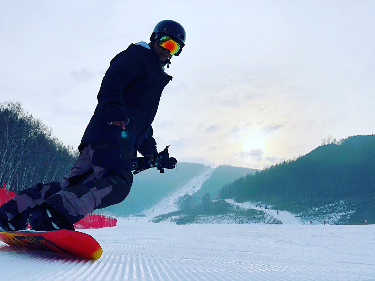 Smartcloud6's tweet image. Photo of the day @Keith
Yoyoyo. Winter!
#iphone #photography #photooftheday #iphonex #ski #winter #sport
