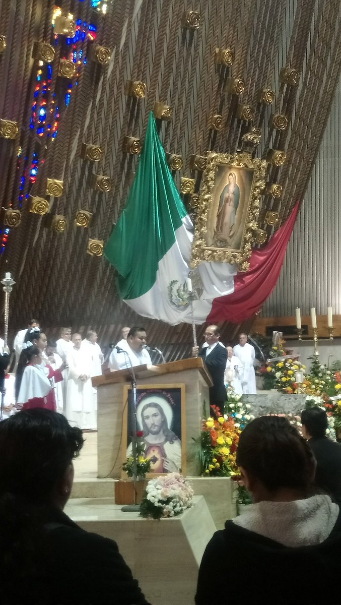BadelRobleCI's tweet photo. Fotos de ayer Domingo 18 de Nov en la Peregrinación a la #BasilicadeGuadalupe de la zona I https://t.co/EQ0qWgyVro