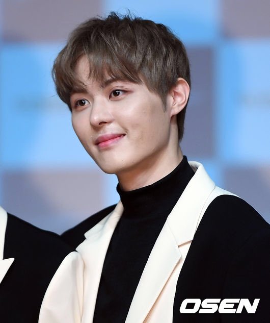 CrushOnVOISPER's tweet photo. 181120 Voisper 1st Full Album Wishes Showcase Photo Time
cr: OSEN
#๋ณด์ด์คํผ #VOISPER #Goodbye_to_Goodbye #Wishes #๋ฏผ์ถฉ๊ธฐ #MinChunggi #Chunggi https://t.co/nWy4nSatGu