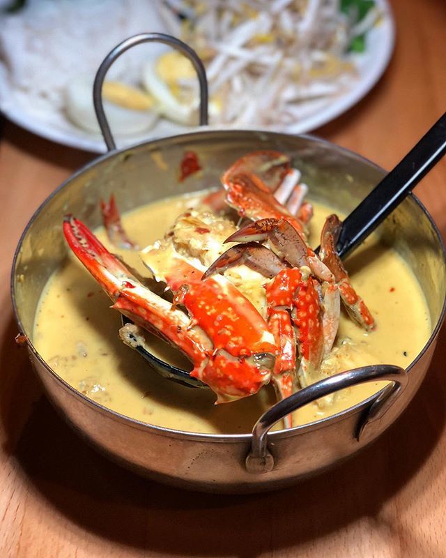 I can't go a full week without eating Thai food. Luckily, the Thai options in LA are pretty damn good. @luv2eat.thaibistro's Crab Curry is extraordinarily good. A traditional Phuket dish made with a secret receipe passed down through generations. 🙏🏼Chef … ift.tt/2QRyq7b