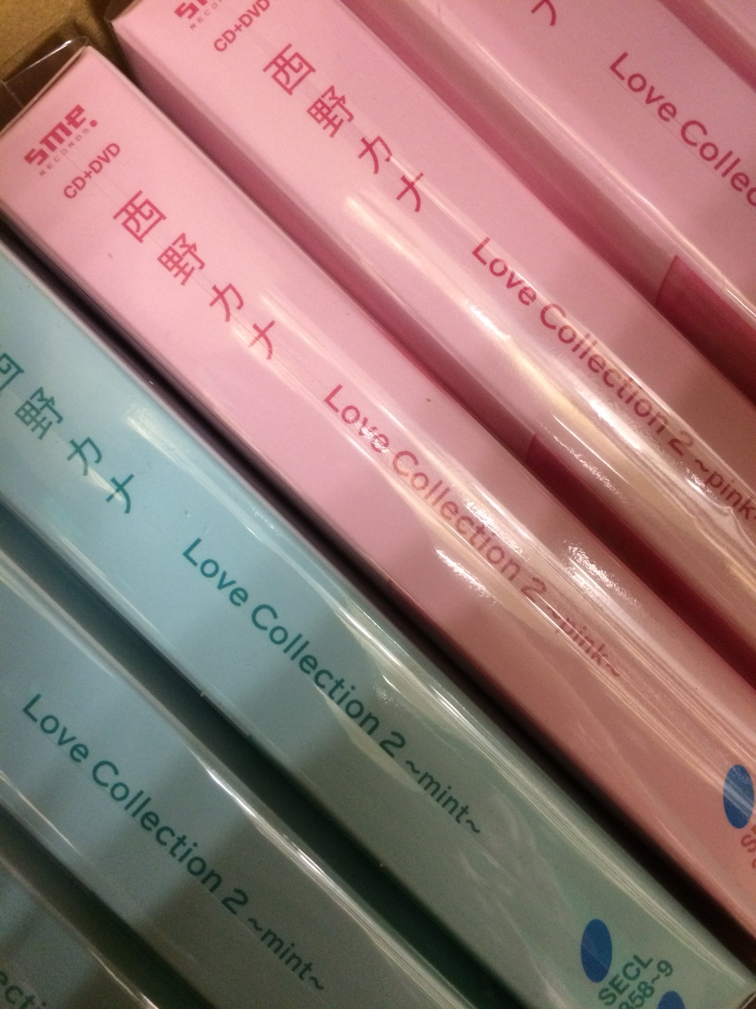 西野カナCD love Collection pink 持ちこたえる
