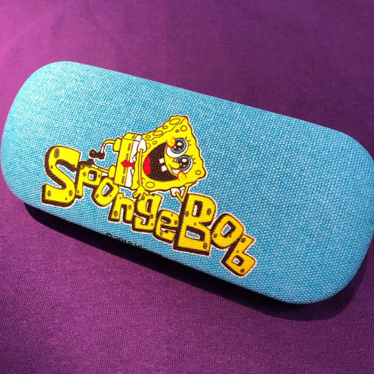 サンキューマート福岡天神新天町店 新商品情報 大人気キャラクター スポンジボブのメガネケースが新登場 メガネをかけたスポンジボブのイラストがとっても可愛いく お泊まりなど持ち運びに便利なアイテムです 気になる方はぜひ店頭へ もちろん