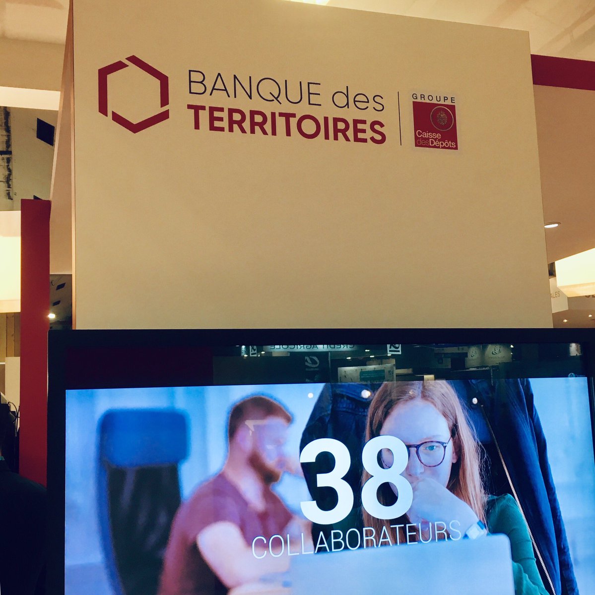 caissedesdepots's tweet photo. Perdus dans les allées du #SMCL 2018 ? ⬆️↗️↙️ Retrouvez le groupe @caissedesdepots sur le stand D05-09 du 20 au 22 novembre ! Au programme : présentation de nos offres de développement, de #transports, de #retraite &amp; #formpro... https://t.co/juB1icLFZk