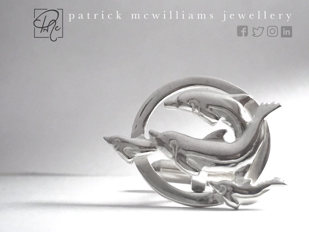PMcJeweller's tweet photo. Sterling silver custom 'pod' cufflinks . #familycrest #silvercufflinks #personalisedchristmas https://t.co/6SChZyXbC3