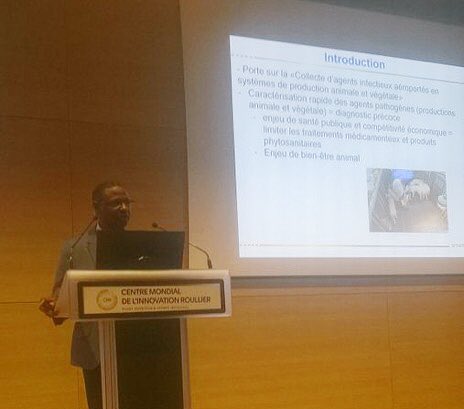 ZOOPOLE_dvpt's tweet photo. Démarrage de la #ValorialConnection sur les alternatives pour les productions végétales et animales au CMI de @GroupeRoullier. @Anses_fr nous présente le projet Coll'air sur les agents infectieux aéroportés. @Vegenov @ZOOPOLE_dvpt et #CEATech partenaires ! https://t.co/e4tSlCGu9B