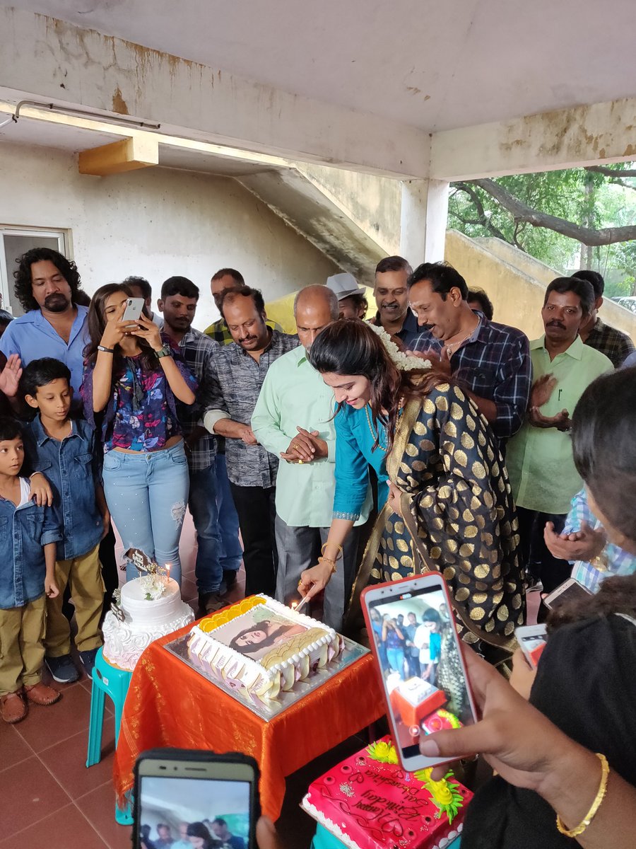 LMKMovieManiac's tweet photo. Pretty actress @SaiDhanshika bday celebrations in Chennai now 👌👍

@PRO_Priya #HBDSaiDhanshika https://t.co/T6hYMJ4anC