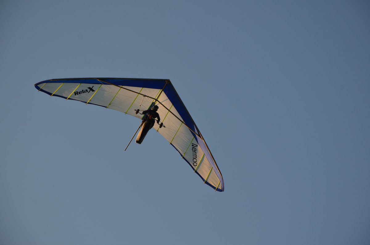 aermoo's tweet photo. Fly with #Aermoo. #ChallengeImpossible #paraglider https://t.co/vbh4afH6Xb