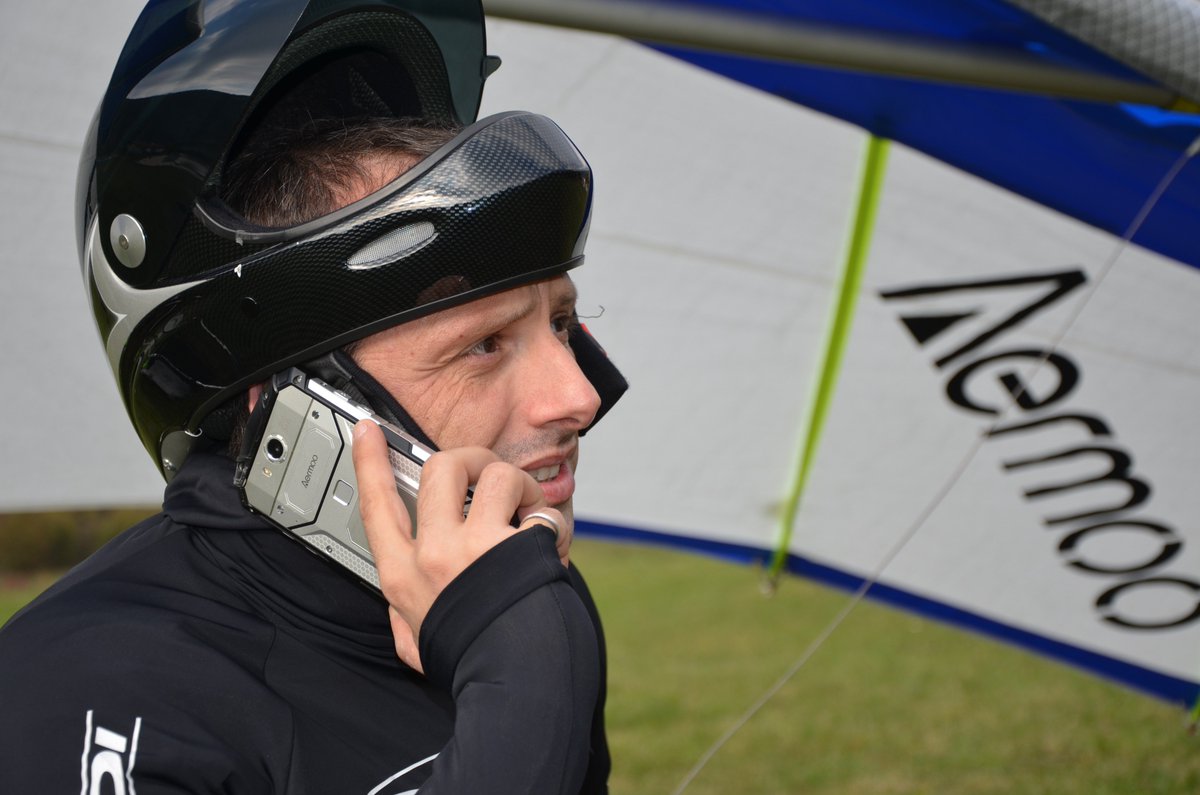 aermoo's tweet photo. Fly with #Aermoo. #ChallengeImpossible #paraglider https://t.co/vbh4afH6Xb
