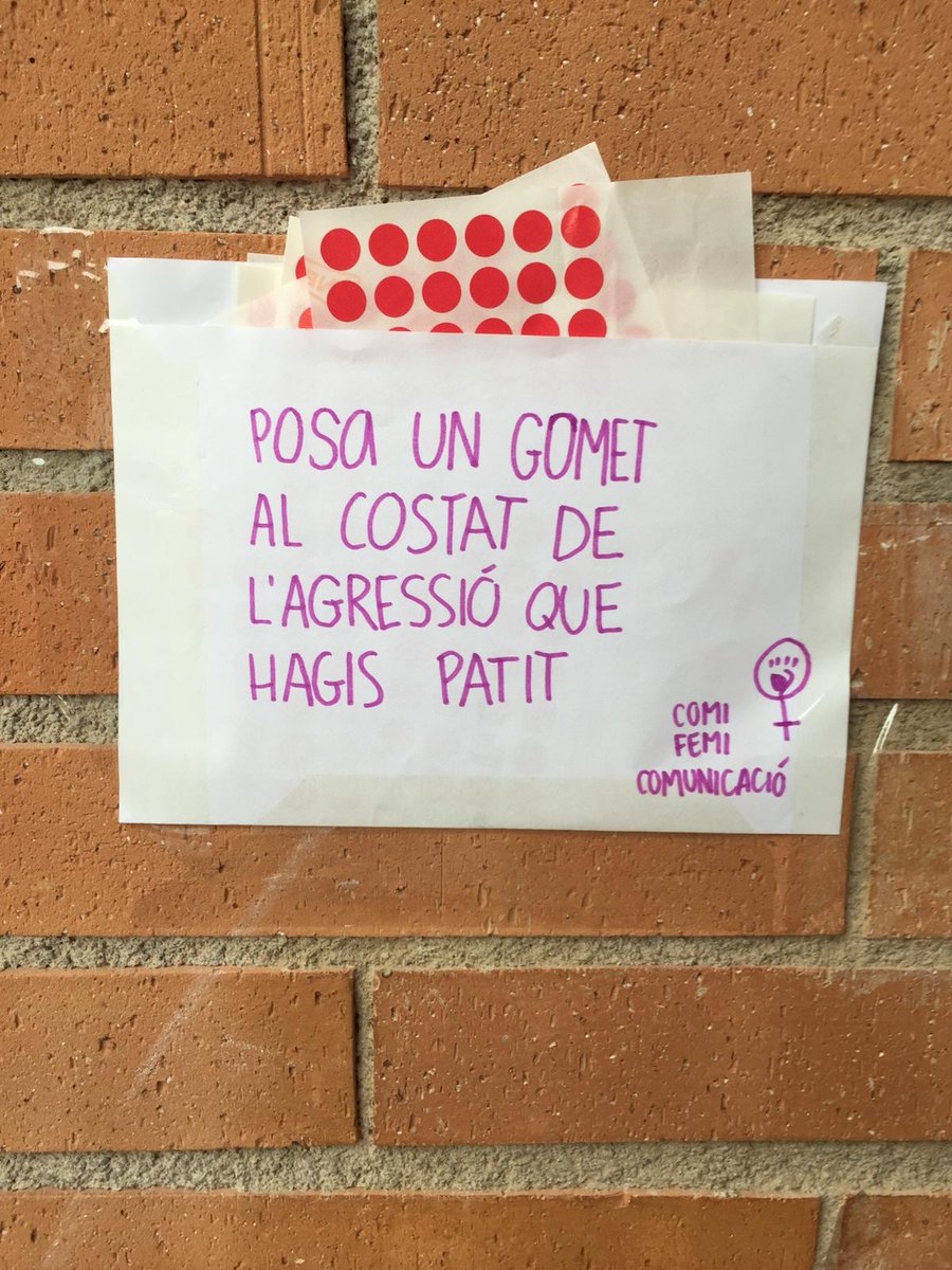 Estudiant! 📖

Has vist ja el nostre mural feminista? 💜 El nostre, i vostre, #IcebergDeLesAgressions el podeu trobar a la planta baixa de la <a href="/FccUab/">FCCUAB</a>

Has patit mai alguna d'aquestes agressions? 👊🏾 Companya, agafa un gomet roig i indica-ho!

📣 Visibilitzem-ho! Visibilitzem-nos!