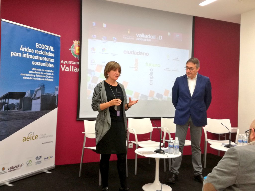 ideva_agencia's tweet photo. Hoy conocemos más de cerca otro proyecto #ValladolidCircular ♻
@ClusterAeice, @cyl_citopic, #CEMOSA y #RECSO presentan #enInnolid la Guía #Ecocivil sobre áridos reciclados.
Un ejemplo de colaboración entre entidades en la transición hacia la #economíacircular 🔝 https://t.co/Q9AkZ3ydlI
