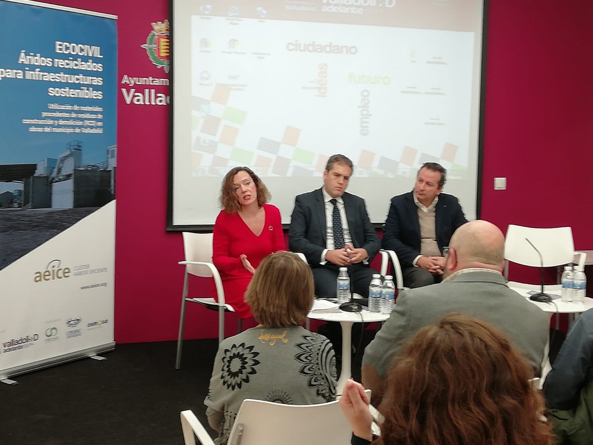 ideva_agencia's tweet photo. Hoy conocemos más de cerca otro proyecto #ValladolidCircular ♻
@ClusterAeice, @cyl_citopic, #CEMOSA y #RECSO presentan #enInnolid la Guía #Ecocivil sobre áridos reciclados.
Un ejemplo de colaboración entre entidades en la transición hacia la #economíacircular 🔝 https://t.co/Q9AkZ3ydlI