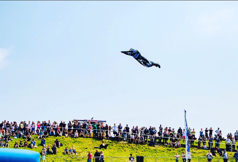 THEHCB's tweet photo. Rodrigo Perez #humancannonball The most amuse and amaze performance !Now taking Bookings https://t.co/PK9GqVEJf2