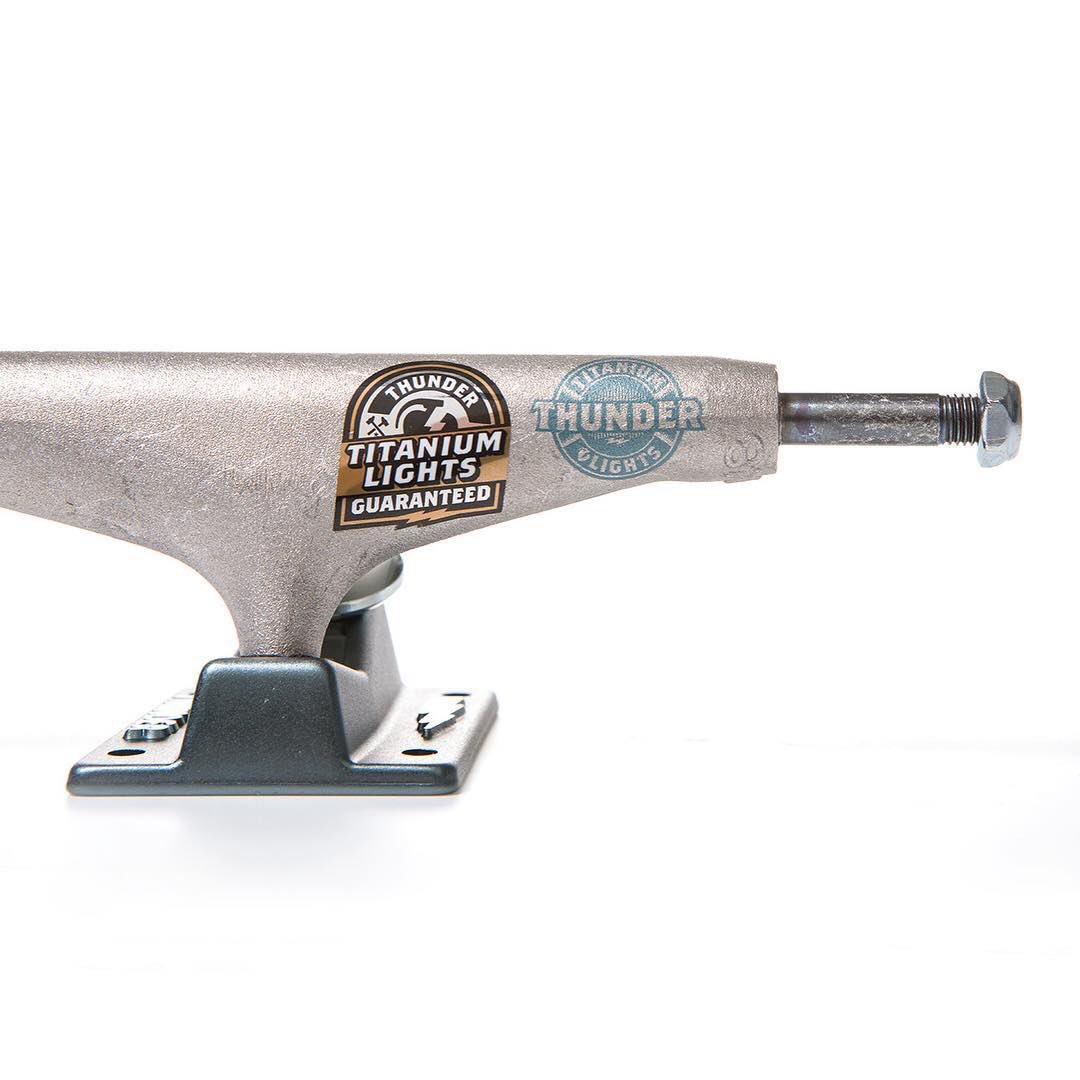 ShinerDist's tweet photo. Aero Titanium Lights. ⚡️ Ultra-Light & Strong Titanium Axles, Aircraft Grade Hollow Kingpins. ⚡️ Now available in 147 & 148’s at skate shops everywhere. ⚡️ #ThunderTitaniumLights #KnowControl #ThunderTrucks https://t.co/uqmqsruiUh