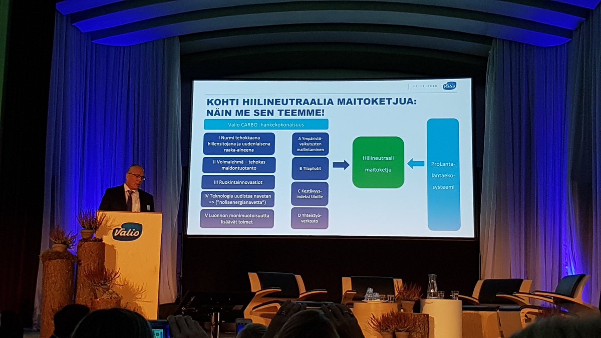 tiinatwit's tweet photo. Kohti hiilineutraalia maitoketjua - näin me sen teemme! @JuhaNousiainen @ValioFi #ilmastoseminaari18 https://t.co/1ZKwquPZrG