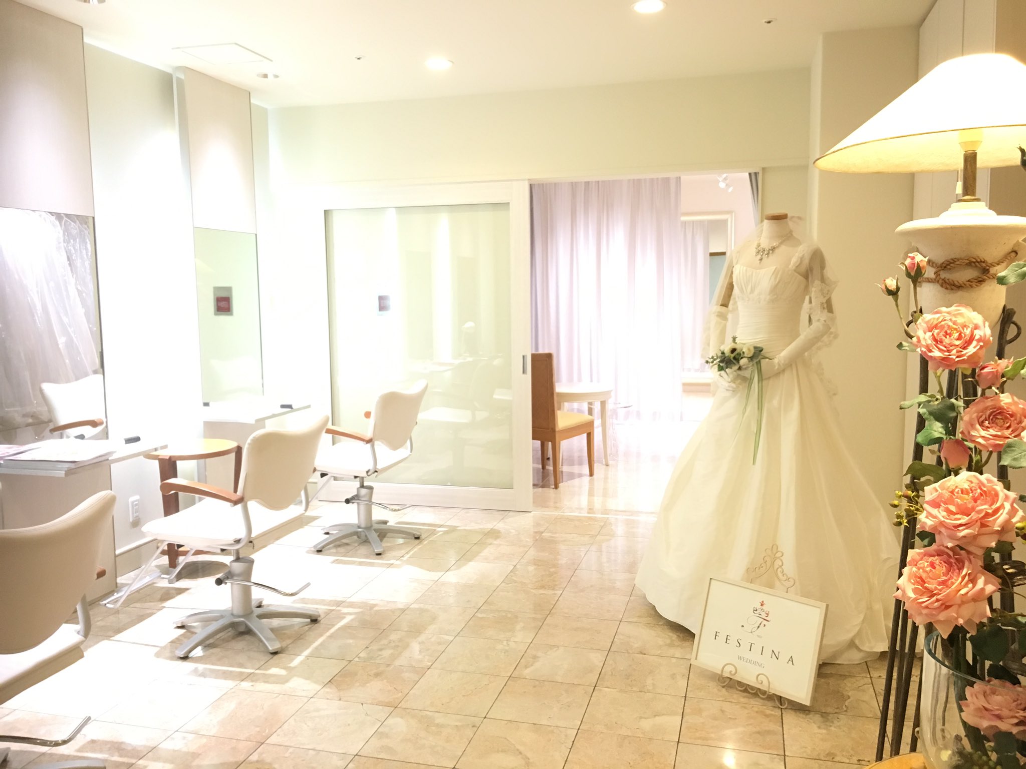 沖縄の結婚式情報 ちゅら婚 ナハテラス内にある ドレスショップ フェスティーナ に行ってきました ドレスサロンが新しくリューアルしました ちゅら婚結婚準備相談カウンター ではドレスショップのご紹介も致します 沖縄 ウェディングドレス 沖縄の結婚式情報 ちゅら婚 ナハテラス内にある ドレスショップ フェスティーナ に行ってきました ドレスサロンが新しくリューアルしました ちゅら婚結婚準備相談カウンター ではドレスショップのご紹介も致します 沖縄 ウェディングドレス