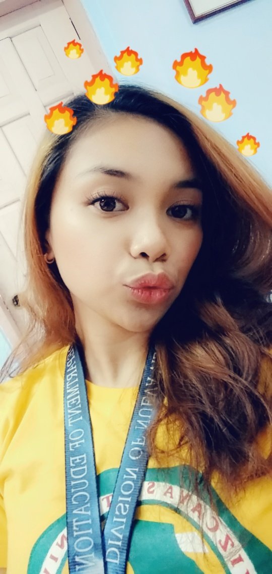 wanderlust_yxx's tweet photo. When boredom strikes 😂 #yesterday #1pmclass #natsci https://t.co/yhLzGf2v1A