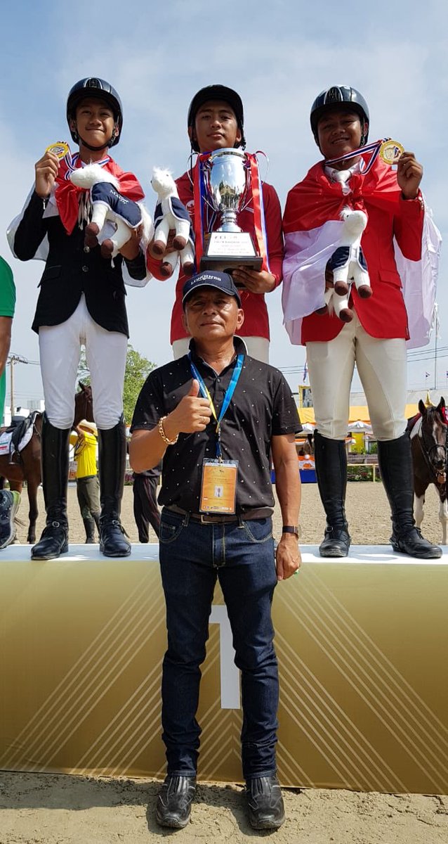 SMA_APM's tweet photo. Selamat 2 siswa SMA Adria Pratama Mulya @apmboardingschool yaitu ananda Dirga Wira Ramadhan Saputra @sdirga , Jeremy Ewaldo Hugo @jeremy.hugo dan juga untuk Muhammad Akbar Kurniawan @makbarkk Juara Pertama 🥇🏆 dalam event CSIJ-B Bangkok Thailand 2018. Merah Putih Juara 🇮🇩🇮🇩🇮🇩 https://t.co/AenRuPj9Kl