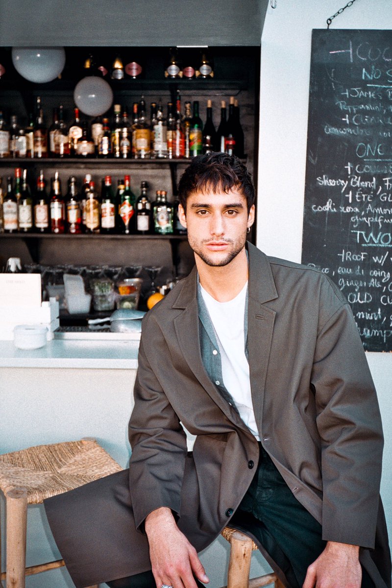 aphael_store's tweet photo. In the mood for a drink with our model @felixcordier🍸
•
https://t.co/Nojp1BuNSI
•
#aphael #aphaelsocialstore #chilling #havingadrink https://t.co/ln6JHq6Dit
