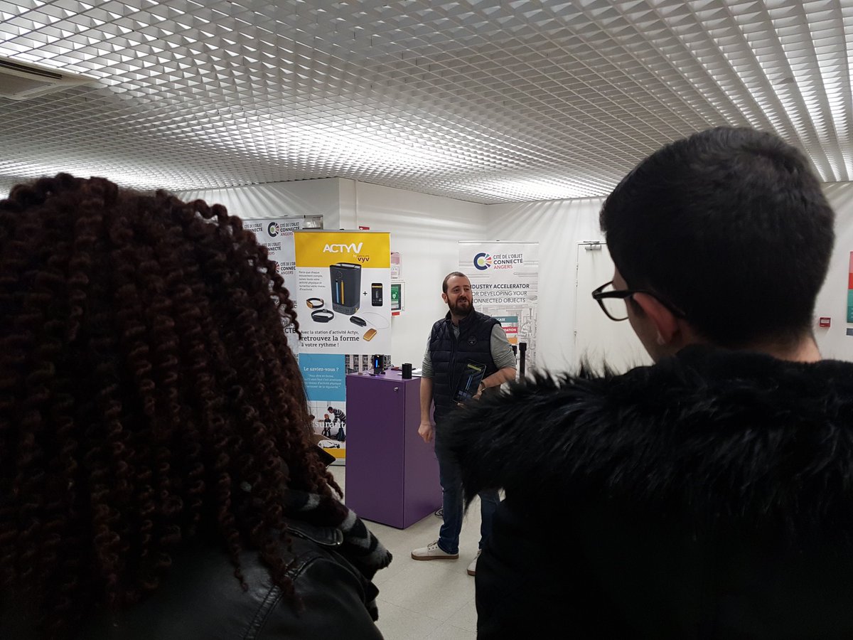 SandraGautret's tweet photo. #ConnectedWeek | Très heureuse de voir @juloquebec de @Groupe_VYV pitcher le produit #Actyv après de longues semaines de développement à l'@IOT_city. Passer de l'idée à l'objet ✅ https://t.co/UU3TPtQ0oY