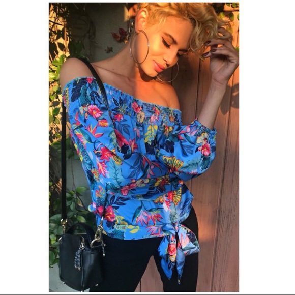 laterry6's tweet photo. So good I had to share! Check out all the items I'm loving on @Poshmarkapp from @MarciaR24325075 #poshmark #fashion #style #shopmycloset #mercermadison #hm: https://t.co/segTWkpVed https://t.co/JlMD3QCEKw
