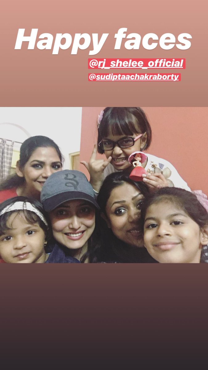 Sampurna_OFC's tweet photo. .@sampurna21 at @SudiptaaC 's daughter #Sahida's Birthday party 🎂🎈🎉🍰
@sheleee https://t.co/jKXpG1NfJb