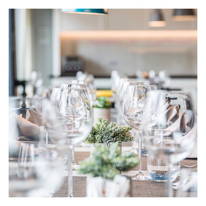 CapriFrankfurt's tweet photo. Wine or water with lunch today? ππ₯ Join us at #Caprilicious for delicious dining today! Call +49 69 133 88 77 888 to reserve! | #CapriFrankfurt #Frankfurt #FrankfurtEats #Frankfurter #FrankfurtRestaurant https://t.co/WaoV030kFj