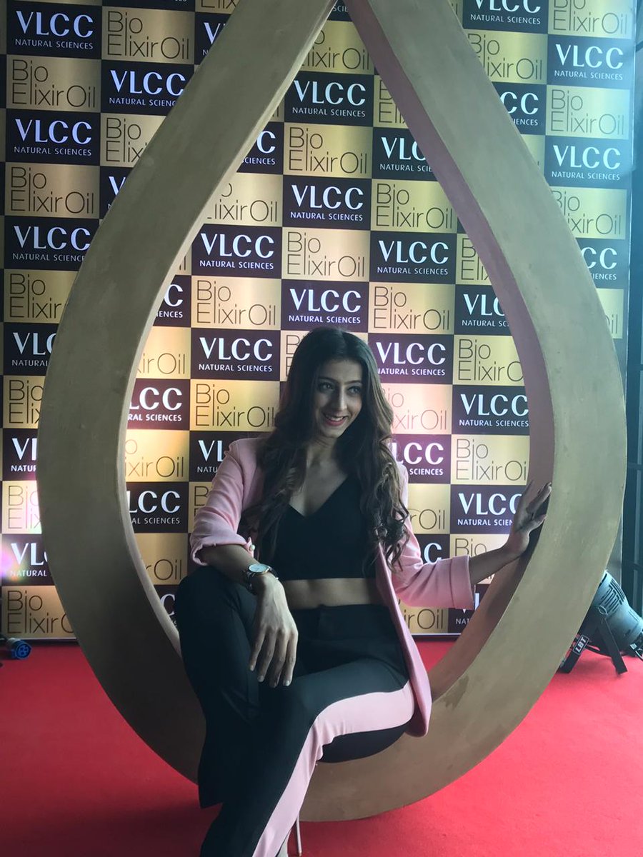VLCCpersonal's tweet photo. VLCC Bloggers meet for the product launch of Bio Elixir Oil. The Bio ELixir Oil is a 10 in 1 skin enhance oil that targets your various skin problems. Stay tuned for more pictures of the event. #BioElixirBeauty #BioElixirOil https://t.co/zZvXGfkeL2