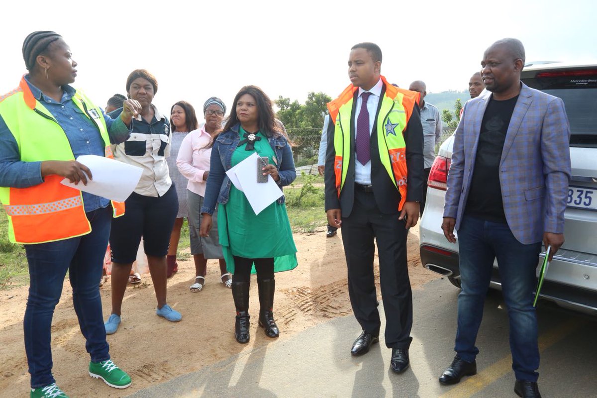 DBE_KZN's tweet photo. MEC Mthandeni Dlungwana, in his capacity as ILembe District OSS champion, attended a road block at Bhamshela and also went to inspect  Road P712 being built at Ozwathini. #RoadSafetyAwarenessProgramme https://t.co/4jw5opsukE