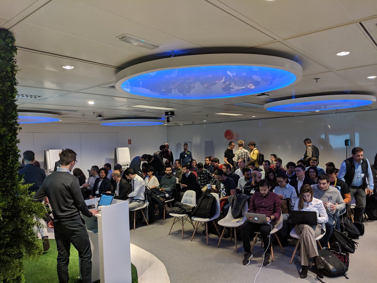 jamarmu_es's tweet photo. Empezamos una sesión de 2 días sobre #Dialogflow en la oficina de @GoogleES ... #SalaLlena #GCPRocks https://t.co/w1jnEphfwL