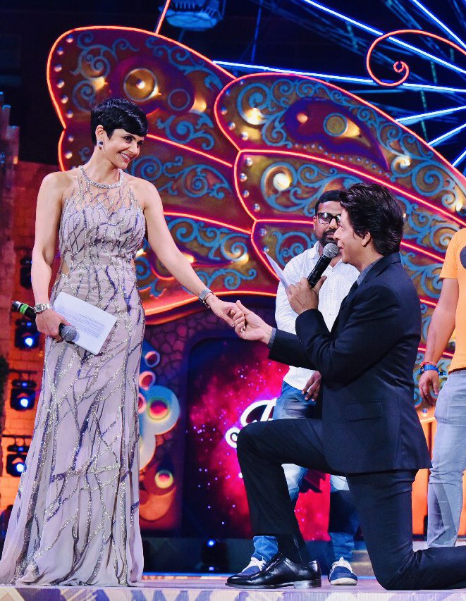 BollywoodRed's tweet photo. Finally Raj Malhotra comes back to Preeti. Simran won't be very happy.

#ShahRukhKhan #MandiraBedi #dilwaledulhanialejayenge #RajMalhotra #Simran #India #Actress #IndianActress #Bollywood #BollywoodActress https://t.co/krj9PLa2Yu