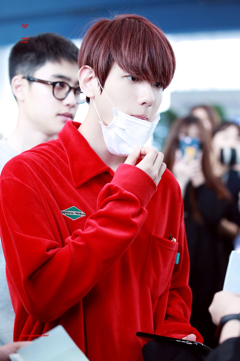 candycrush0506's tweet photo. 181119 인천공항 딸기사람🍓🍓🍓🍓🍓

#백현 #BAEKHYUN #EXO⁠ #weareoneEXO⁠ #EXO_TEMPO⁠ #EXO_DontMessUpMyTempo⁠ #어디에도_없을_완벽한_EXO ⁠@B_hundred_Hyun @weareoneEXO https://t.co/vPePSJYpbk
