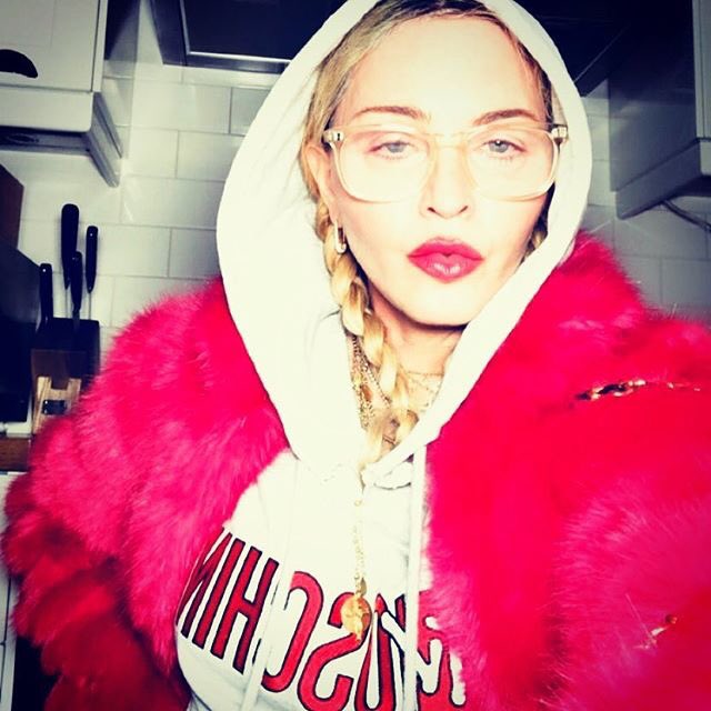 CelebrityAssis's tweet photo. Anche @Madonna
come @AsiaArgento
è una donna di mezza età con il cappuccio 😍🤩
#DMECC
#AsiaArgentoStyle #ComingSoon
#Influencer #modamania #Icona
#AsiaArgento #Madonna #ItaloaStyle https://t.co/JYXw7FBeSU